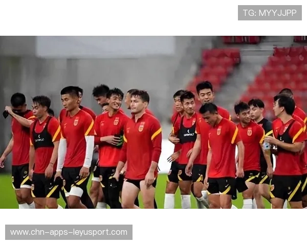 国足锋线组合再度调整，国足高峰