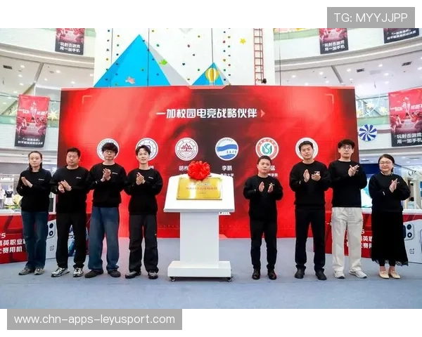 战队成员担任电竞教育大使参与高校宣讲活动,电竞教育专家